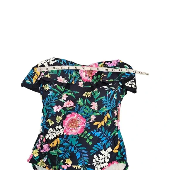 $118 Tommy Hilfiger Ruffle Strapless One-Piece Swimsuit Sz 8